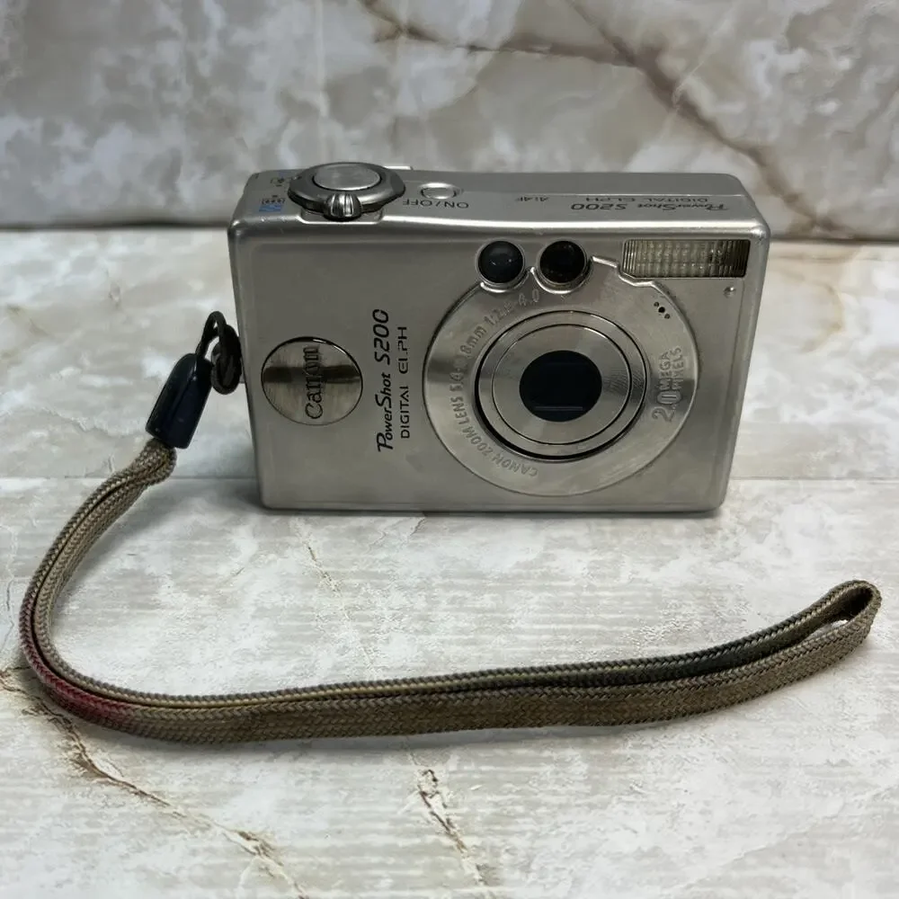 Canon PowerShot S200 Digital ELPH 2.0 MP Camera Silver FOR PARTS or REPAIR